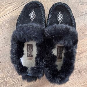 Manitobah Mukluks moccasin slippers